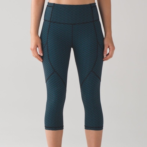 Lululemon Outrun 17" Crop
Score Jacquard Black Indian Ocean / Black - Picture 1 of 16